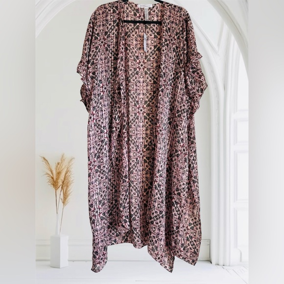 BCBGeneration Tops - NWT BCBGeneration Floral pleated Kimono Tunic Open Front Flutter Sleeve Cover OS